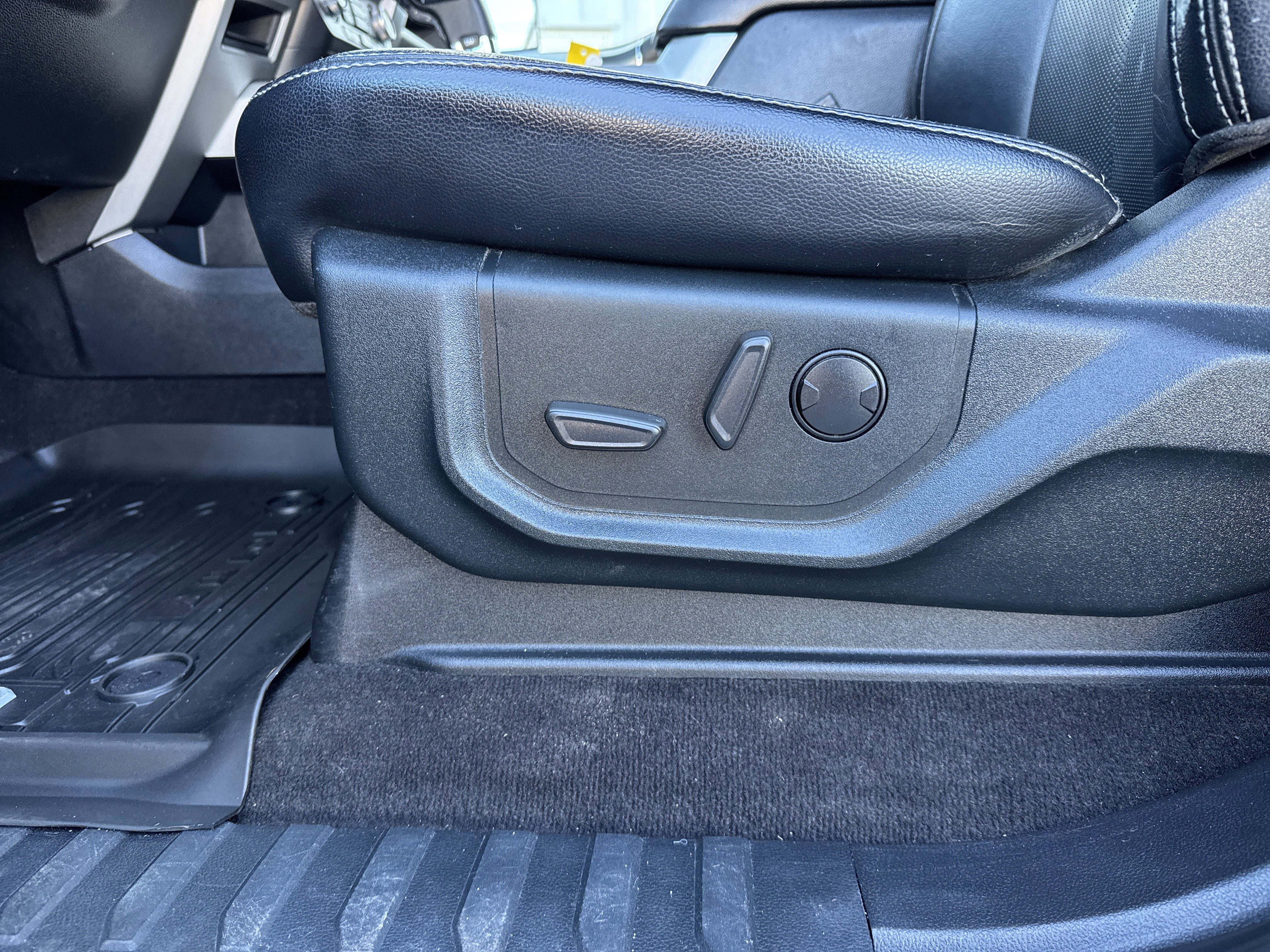 Certified 2020 Ford F150 Lariat w/ Equipment Group 502A Luxury image 29