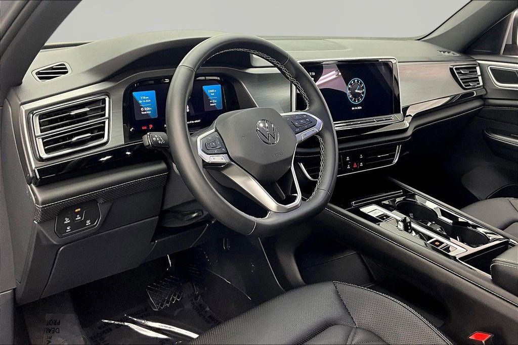 Used 2025 Volkswagen Atlas Cross Sport SE AWD/4WD image 14