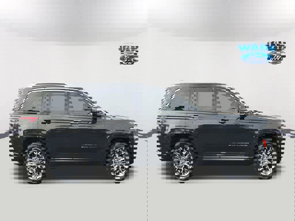 Used 2023 Jeep Grand Cherokee Summit w/ Luxury Tech Group V image 4