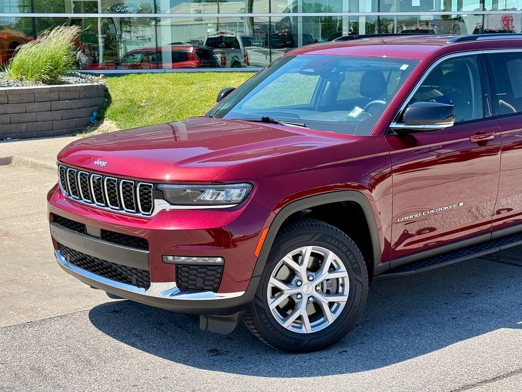Used 2023 Jeep Grand Cherokee L Limited w/ Luxury Tech Group II AWD/4WD image 2