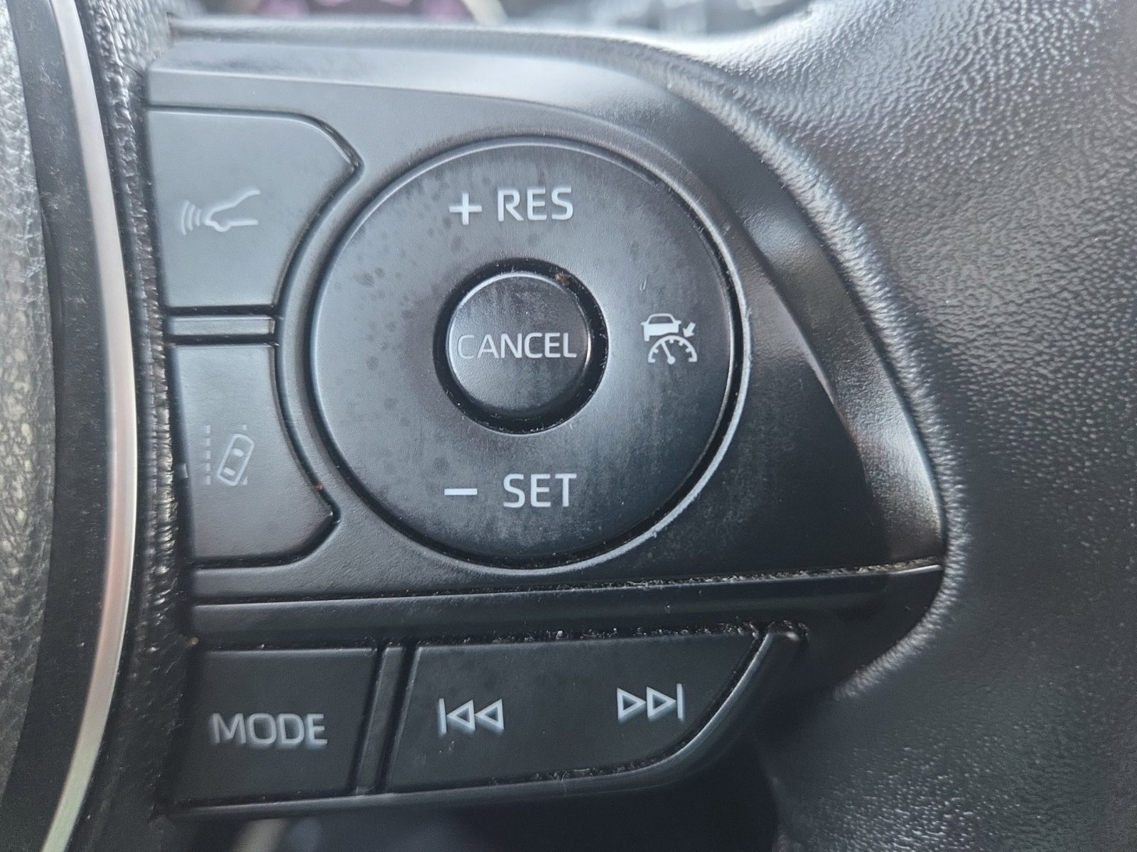 Used 2020 Toyota RAV4 XLE w/ Convenience Package FWD image 22