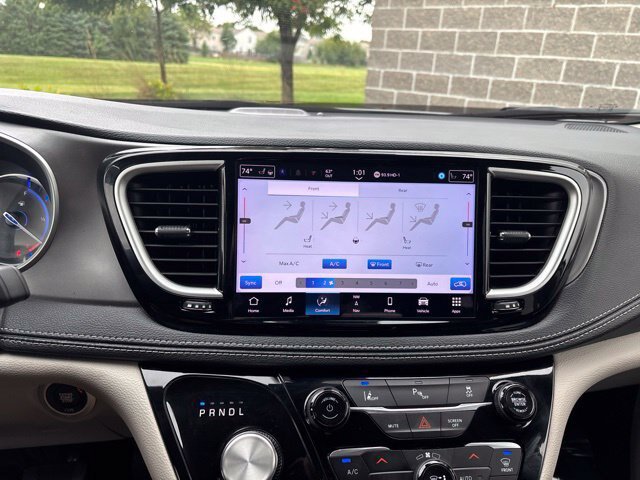 Used 2024 Chrysler Pacifica Limited FWD image 22