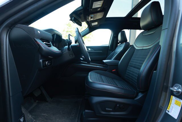 Certified 2025 Ford Explorer ST-Line w/ Premium Package AWD/4WD image 22