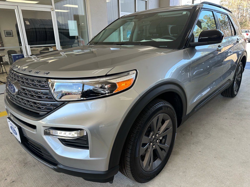 Certified 2024 Ford Explorer XLT w/ Equipment Group 202A image 3