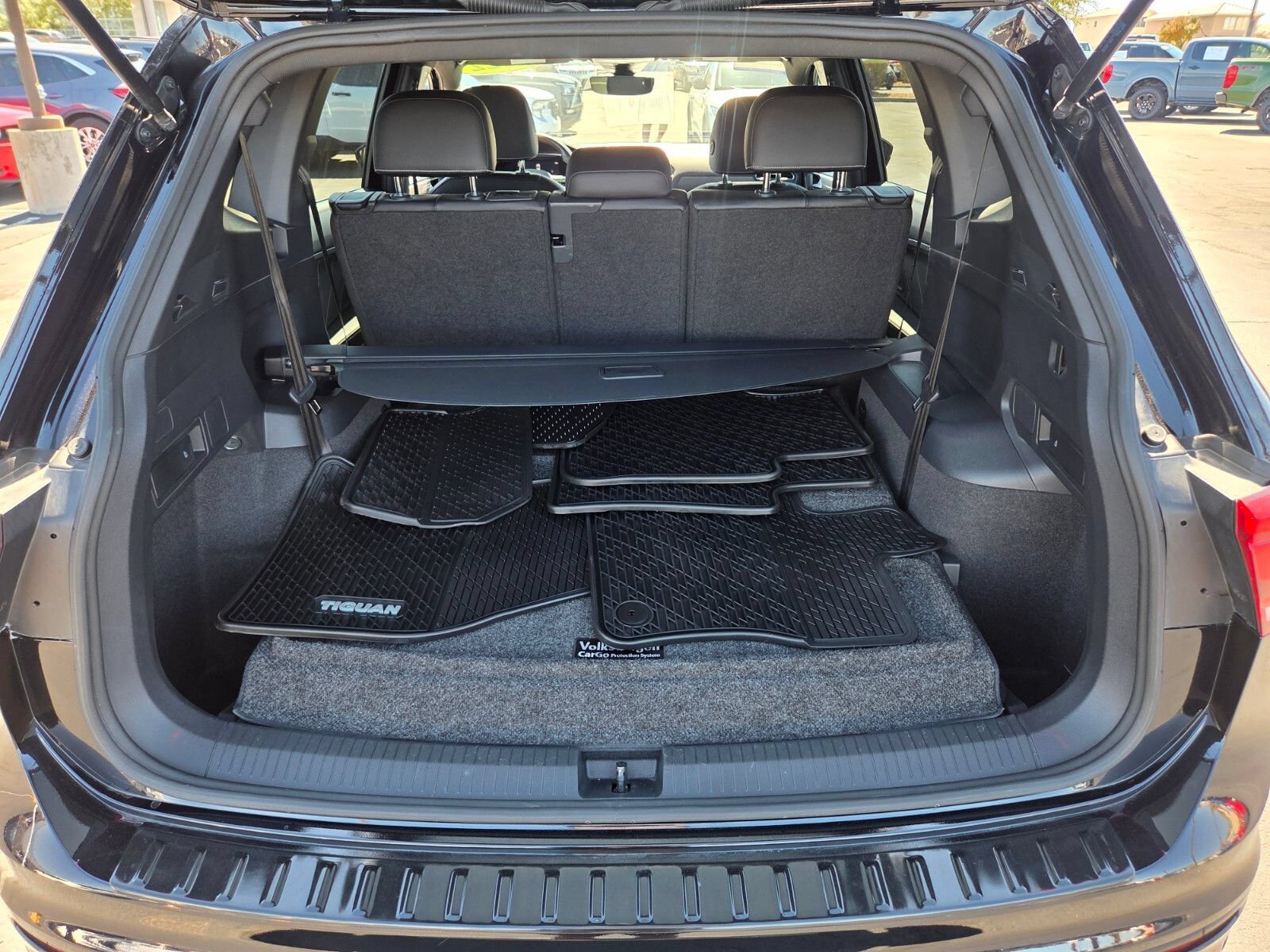 Used 2022 Volkswagen Tiguan SE R-Line FWD image 14