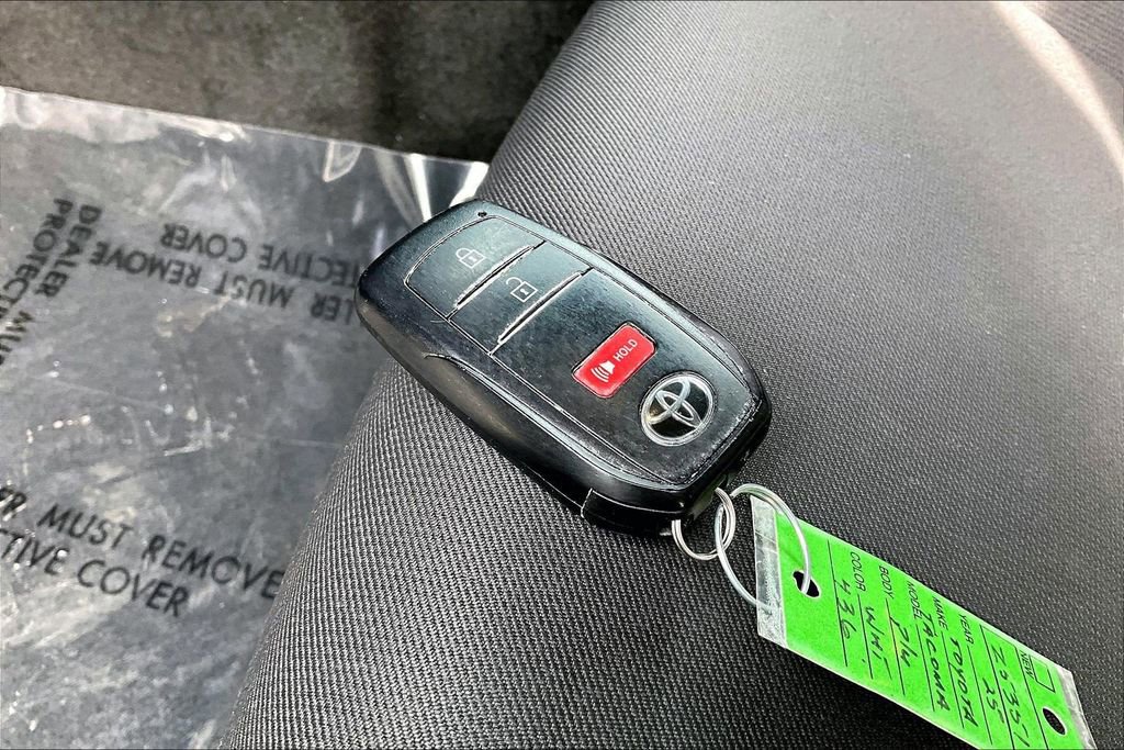 Used 2025 Toyota Tacoma TRD Off-Road image 12