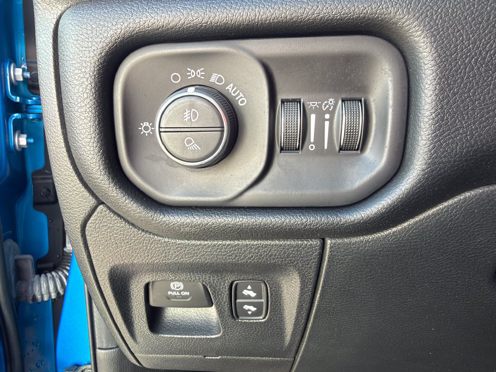 Used 2022 RAM 1500 Laramie AWD/4WD image 44