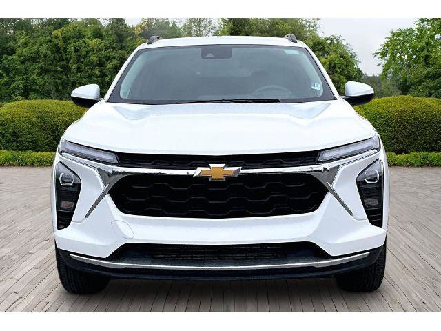 Used 2025 Chevrolet Trax LT image 2