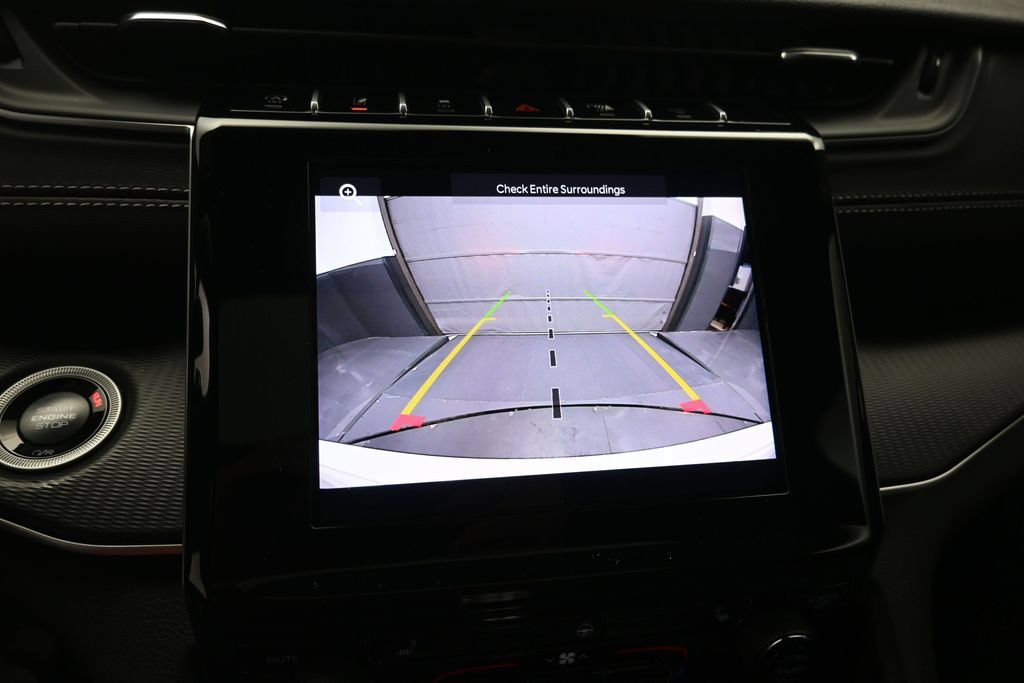 Used 2025 Jeep Grand Cherokee Altitude RWD image 3