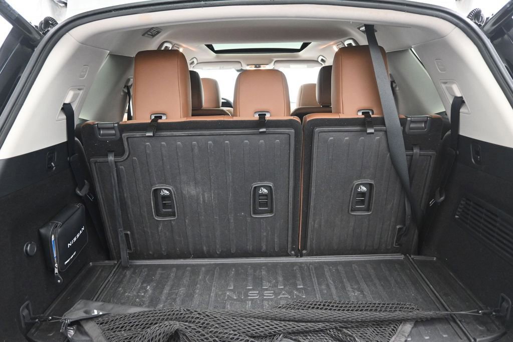 Used 2024 Nissan Pathfinder Platinum FWD image 2