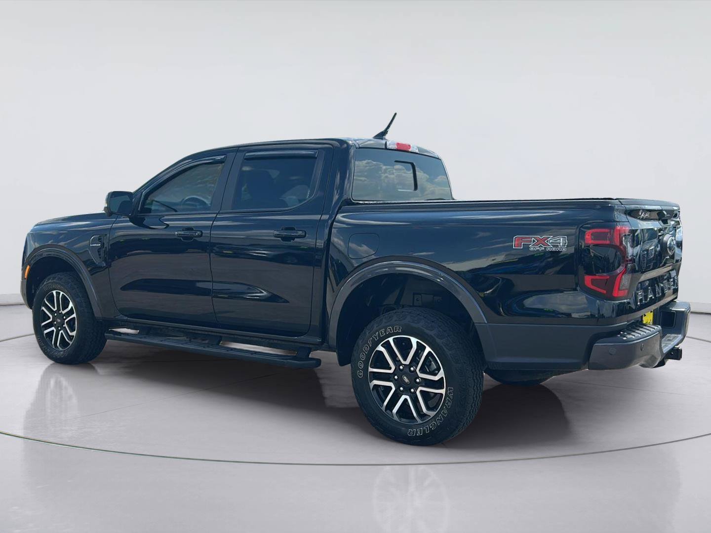 Certified 2024 Ford Ranger Lariat w/ FX4 Off-Road Package AWD/4WD image 6