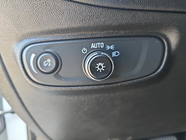 Used 2022 Chevrolet Equinox RS w/ Infotainment Package FWD image 26