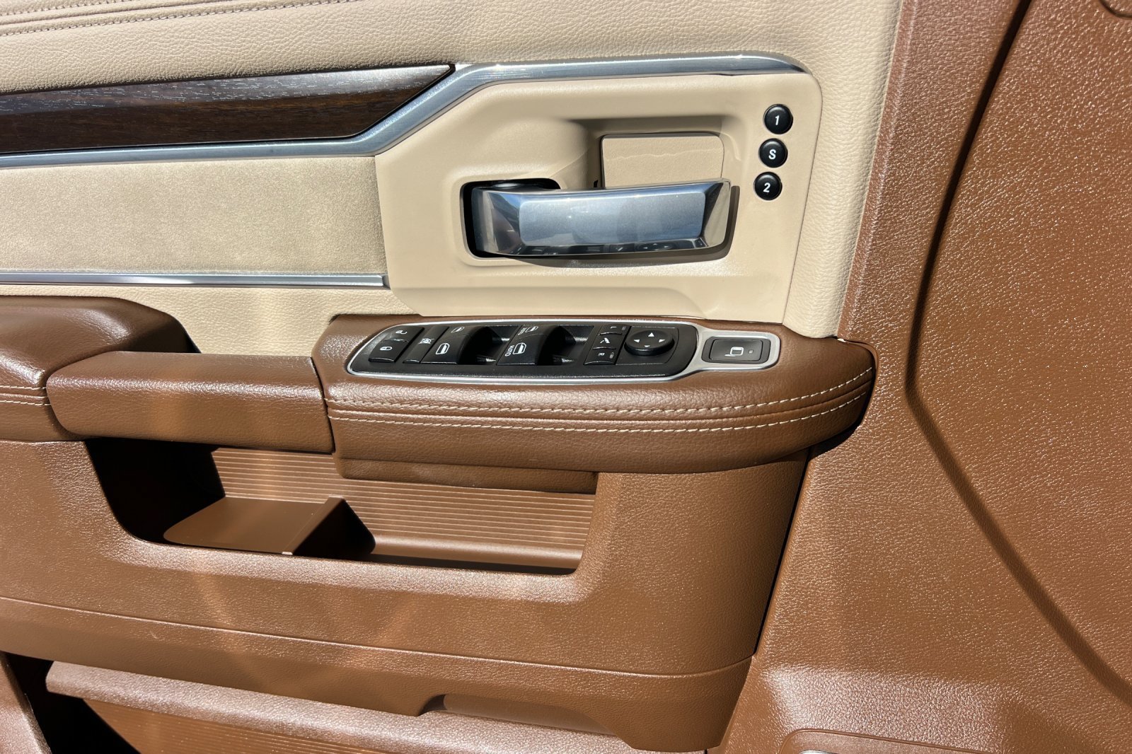 Used 2022 RAM 2500 Laramie AWD/4WD image 13