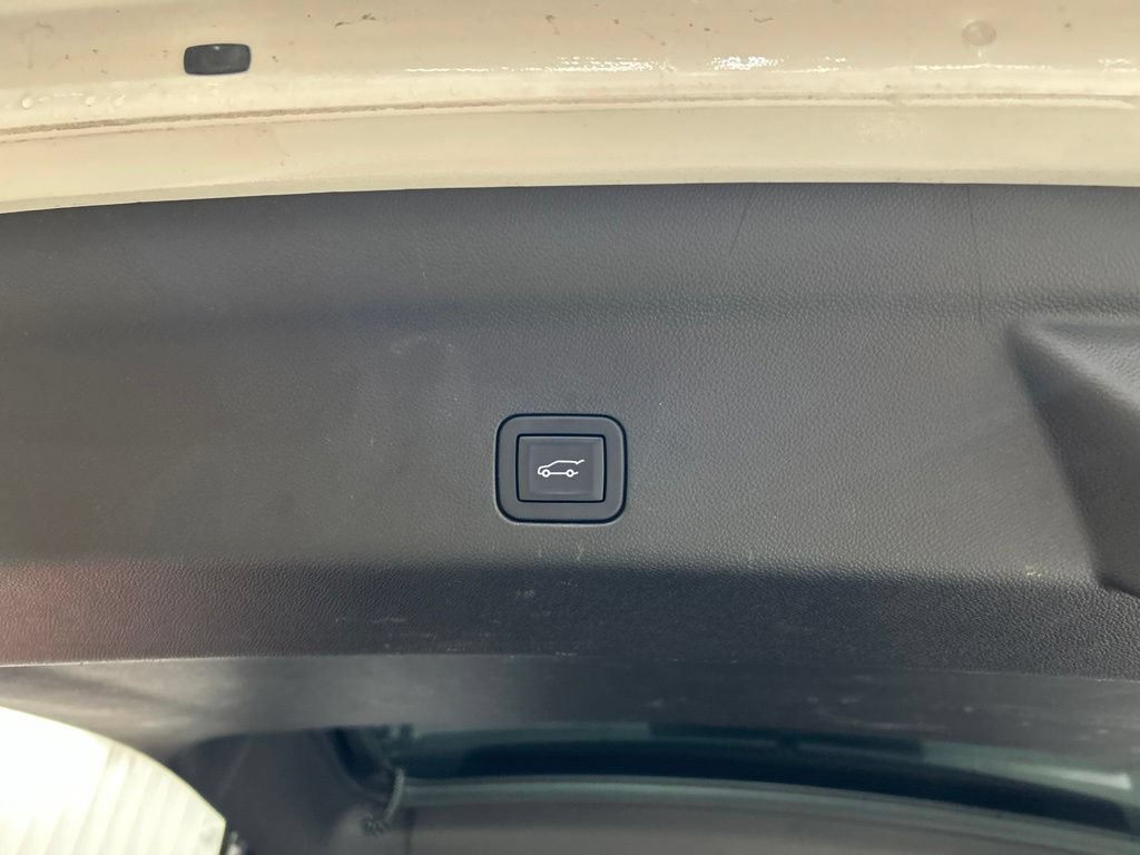 Used 2023 GMC Yukon XL AT4 w/ AT4 Premium Package AWD/4WD image 34