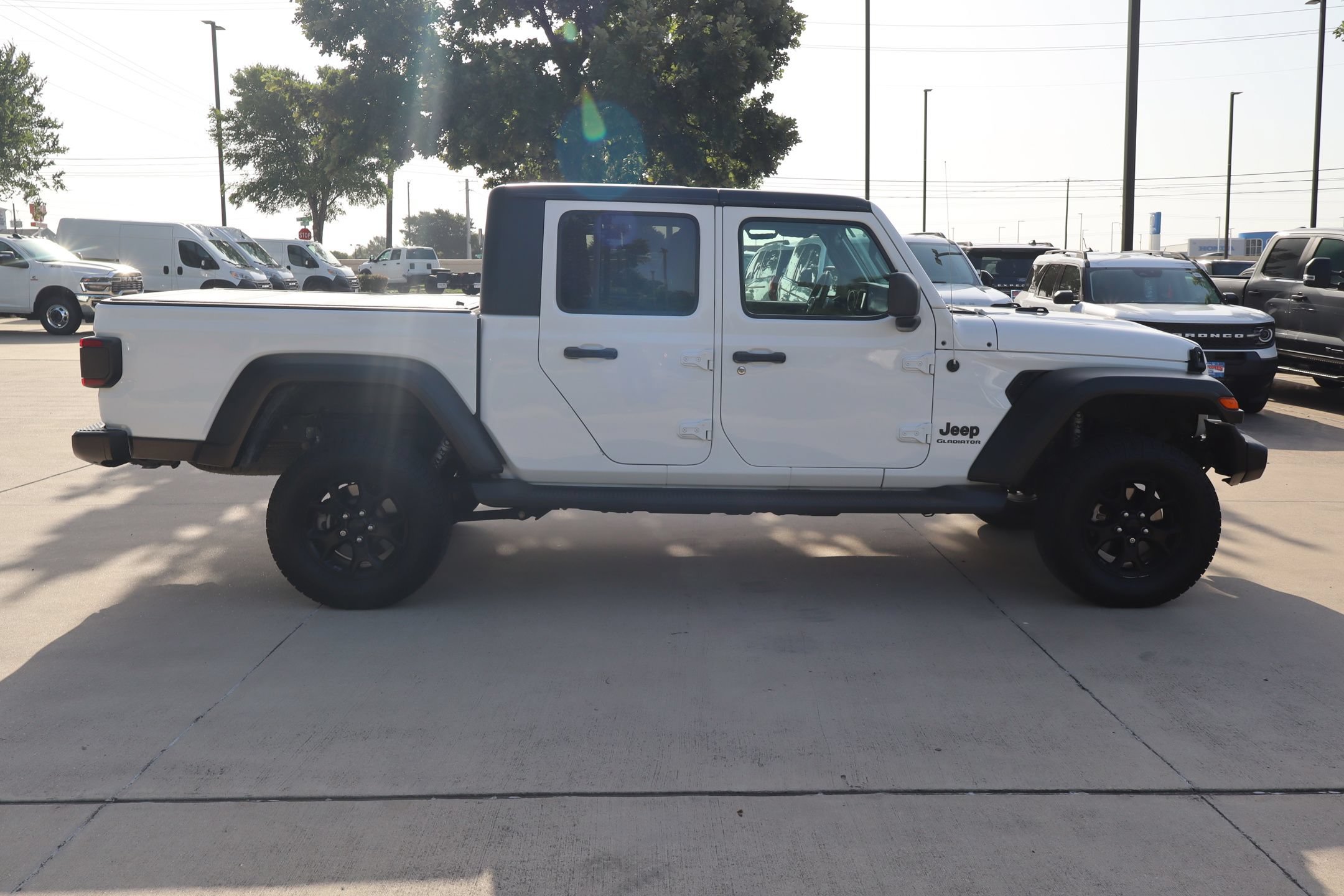 Used 2020 Jeep Gladiator Sport w/ Quick Order Package 24S AWD/4WD image 2