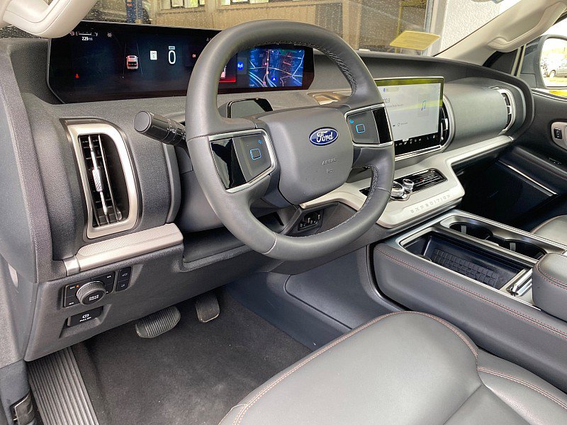 Certified 2025 Ford Expedition Active AWD/4WD image 23