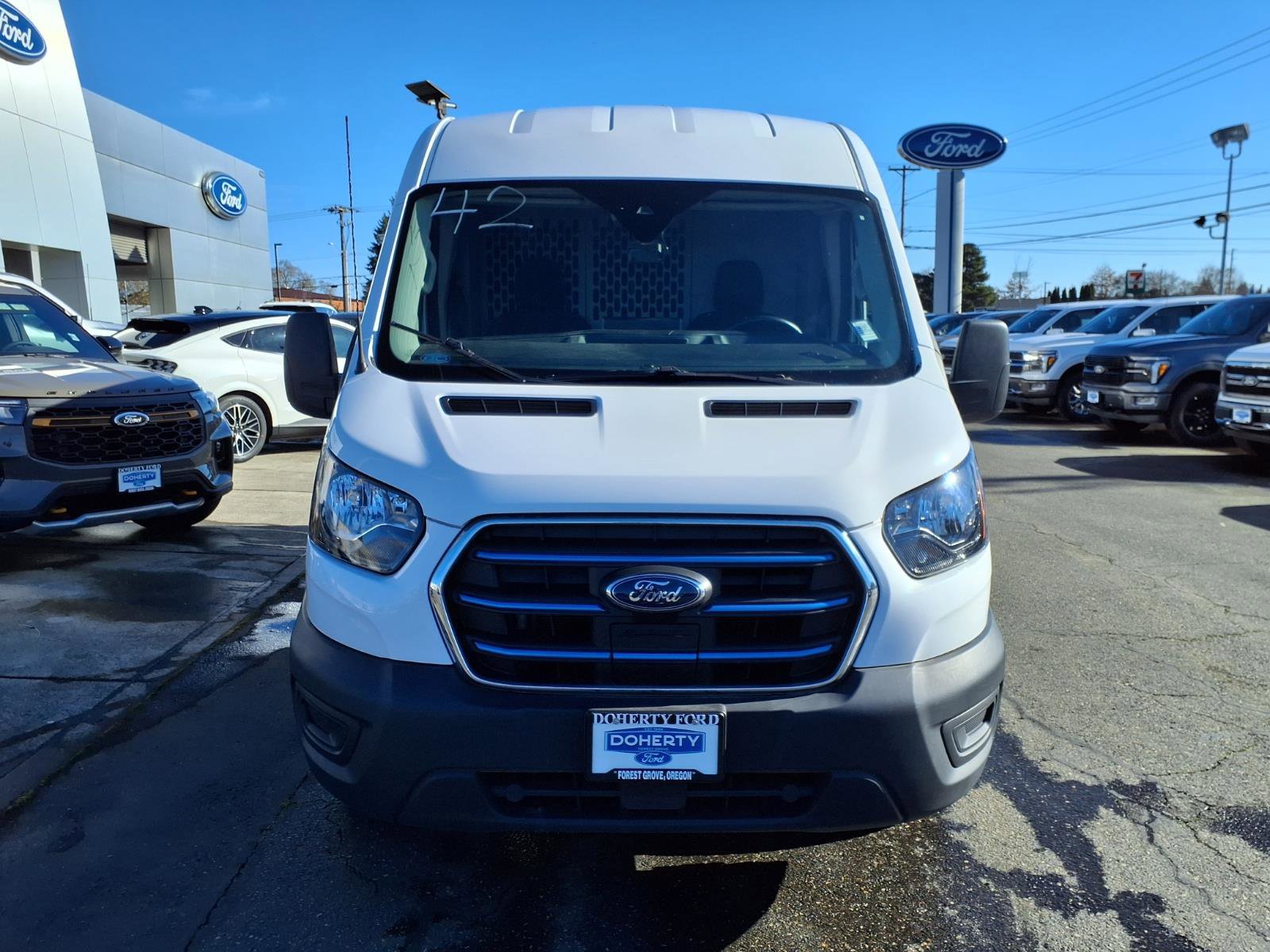 Certified 2022 Ford E-Transit Base image 2