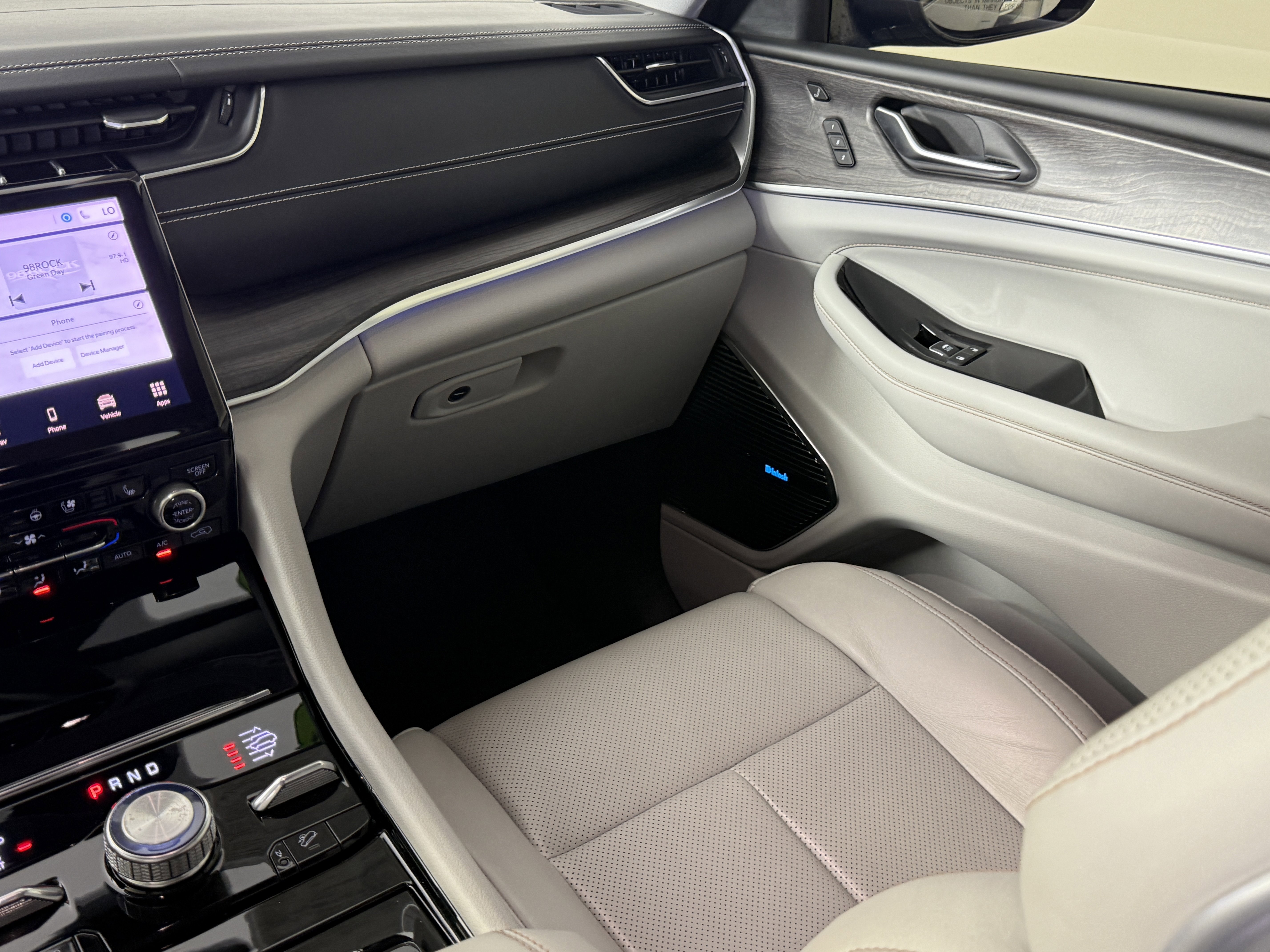 Used 2022 Jeep Grand Cherokee Overland w/ Adv Protech Group III image 13