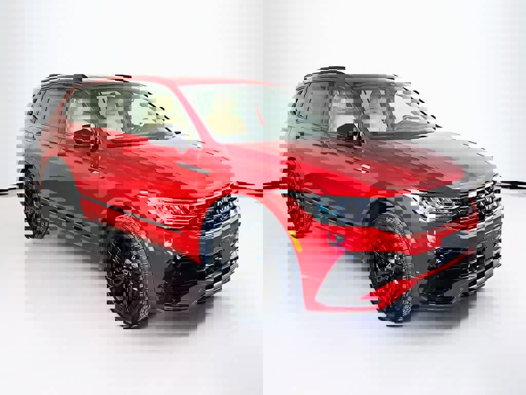 Used 2024 Volkswagen Tiguan SE R-Line image 7