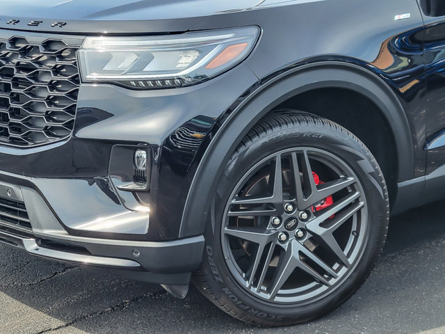 Certified 2025 Ford Explorer ST-Line w/ Premium Package image 9