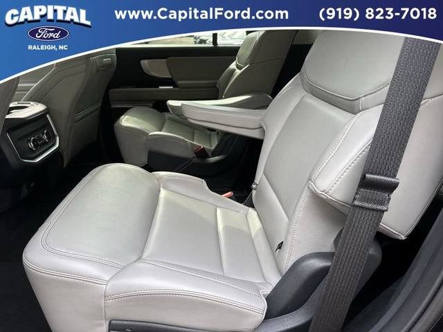 Certified 2025 Ford Expedition Active AWD/4WD image 18