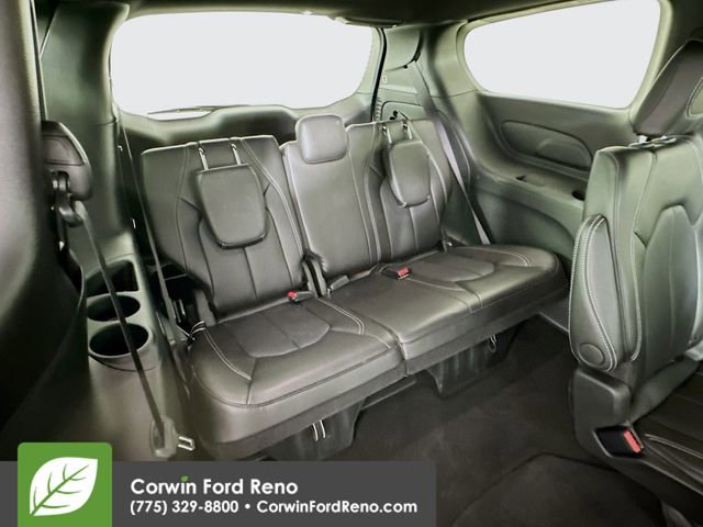 Used 2025 Chrysler Pacifica Select AWD/4WD image 26