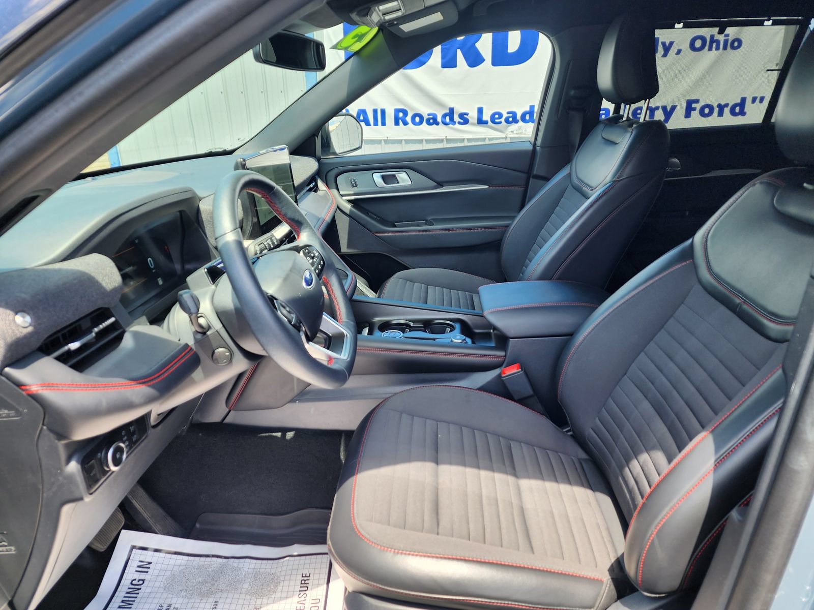 Certified 2025 Ford Explorer ST-Line w/ Premium Package AWD/4WD image 12