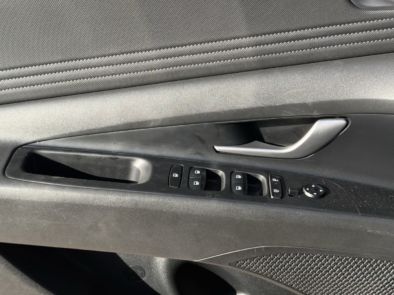 Used 2025 Hyundai Elantra Limited FWD image 24