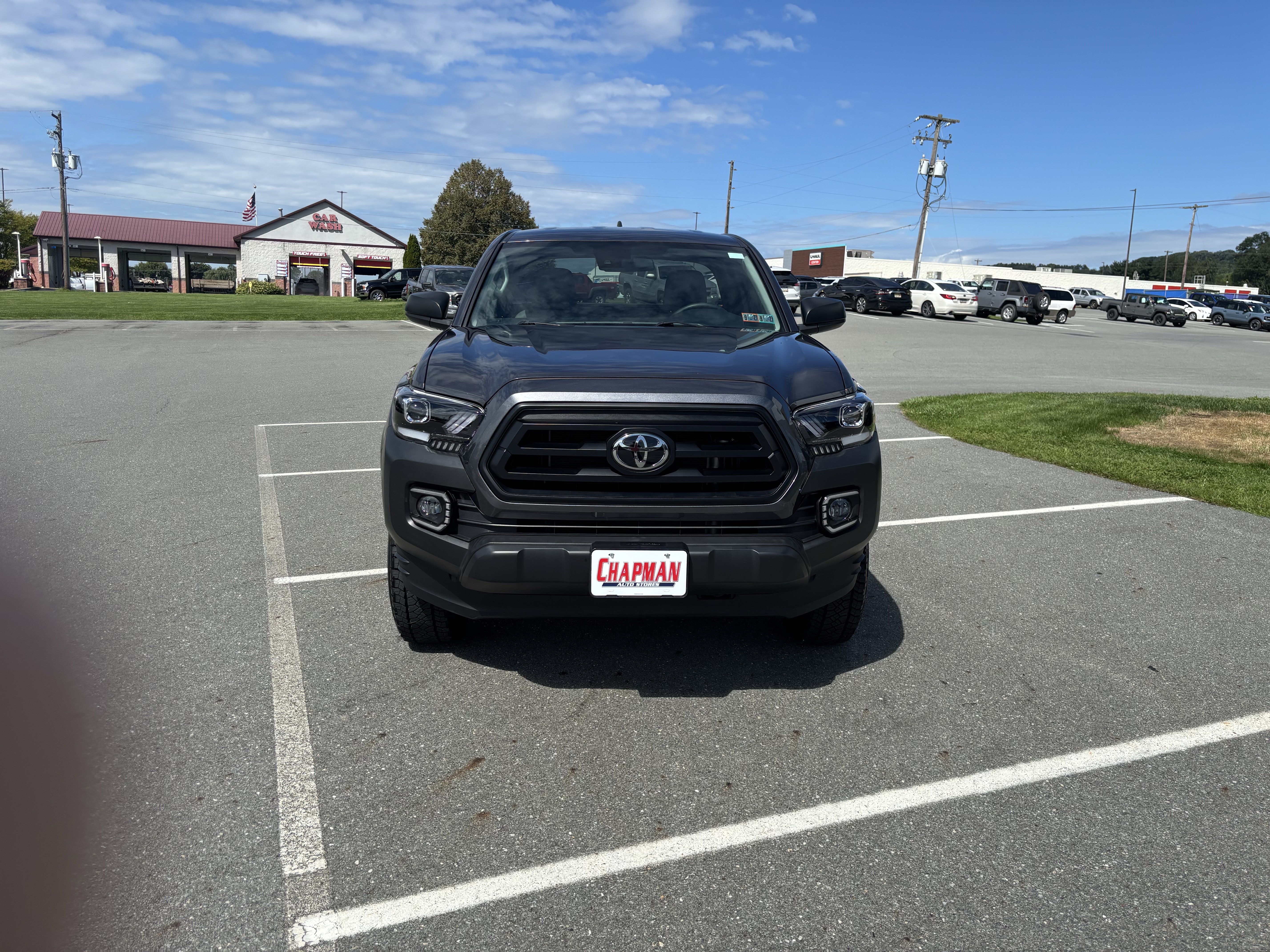 Used 2022 Toyota Tacoma SR AWD/4WD image 2