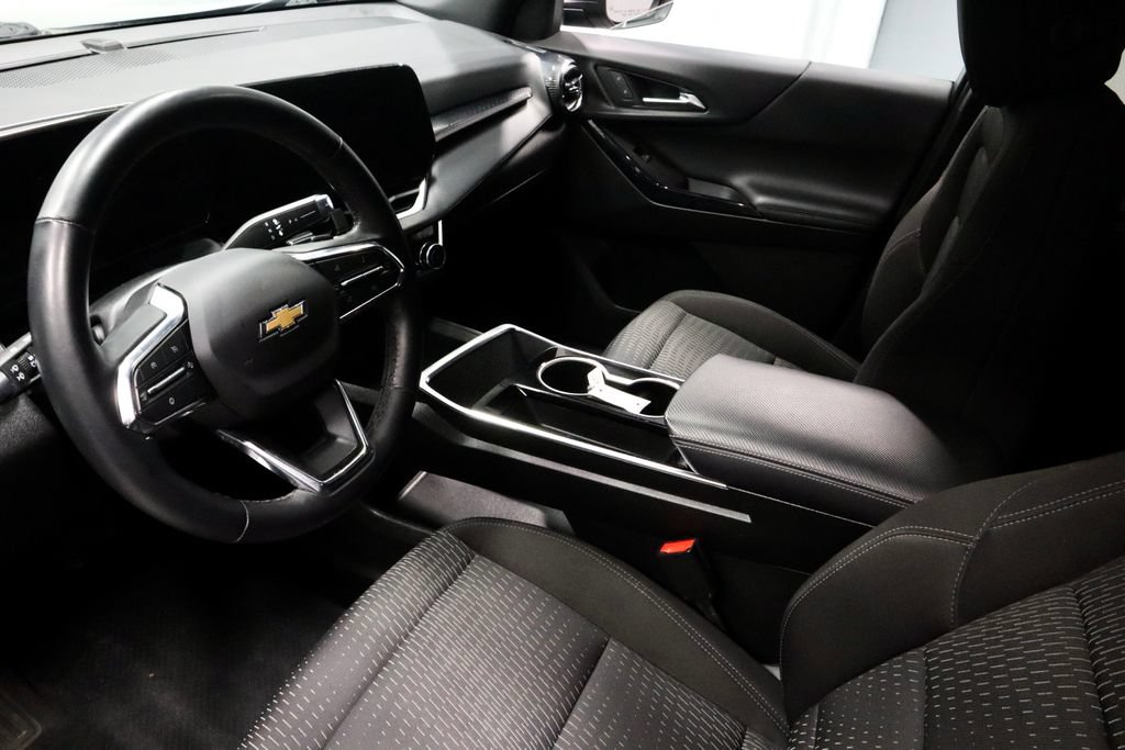 Used 2025 Chevrolet Equinox LT FWD image 23