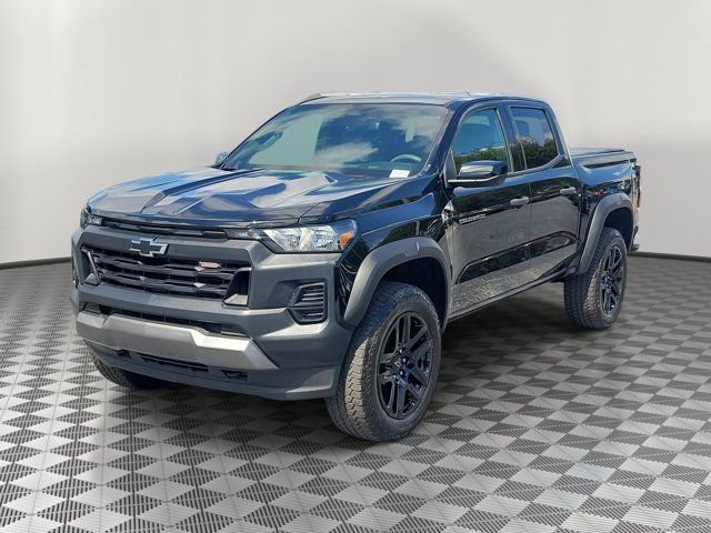 Used 2024 Chevrolet Colorado Trail Boss w/ Advanced Trailering Package AWD/4WD image 3
