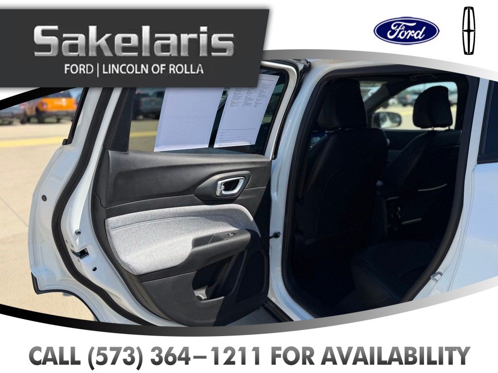 Used 2025 Jeep Compass Latitude AWD/4WD image 32