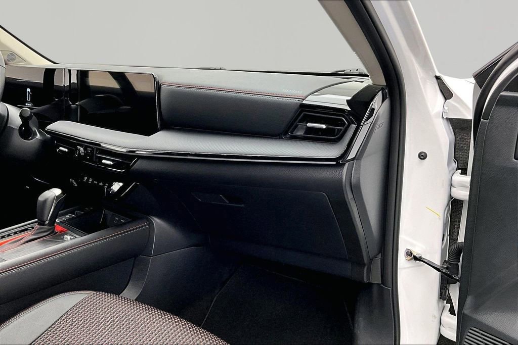 Used 2025 Nissan Kicks SR FWD image 17