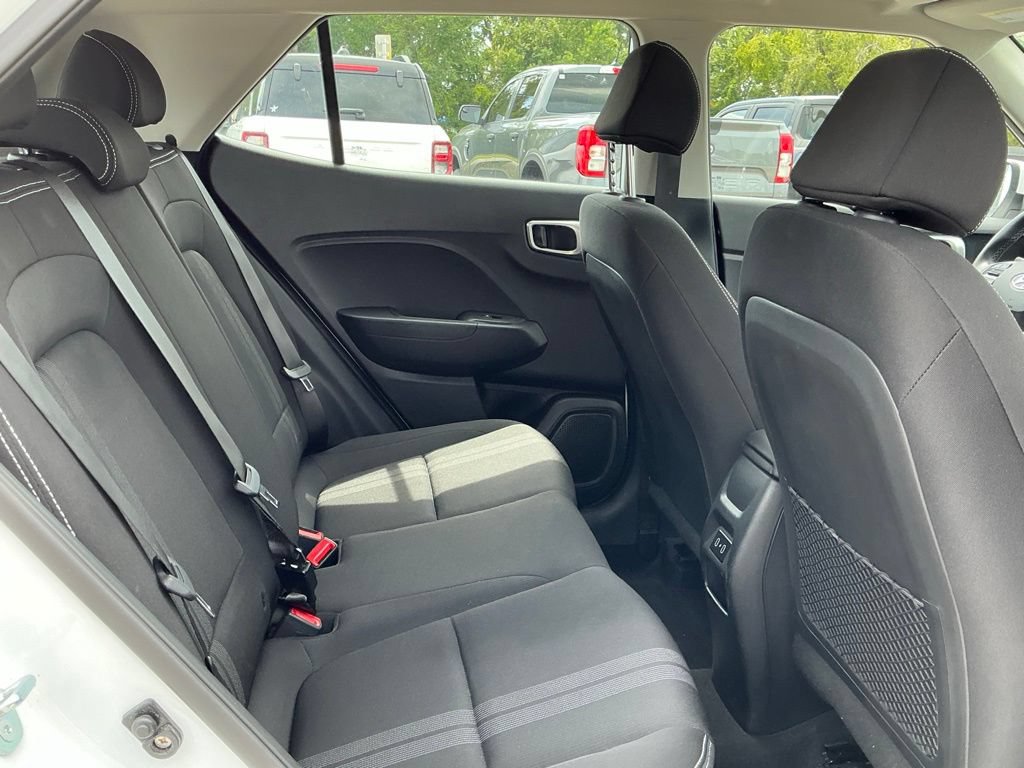Used 2025 Hyundai Venue SEL FWD image 18