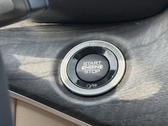 Used 2023 Jeep Grand Cherokee L Limited w/ Black Appearance Package image 19