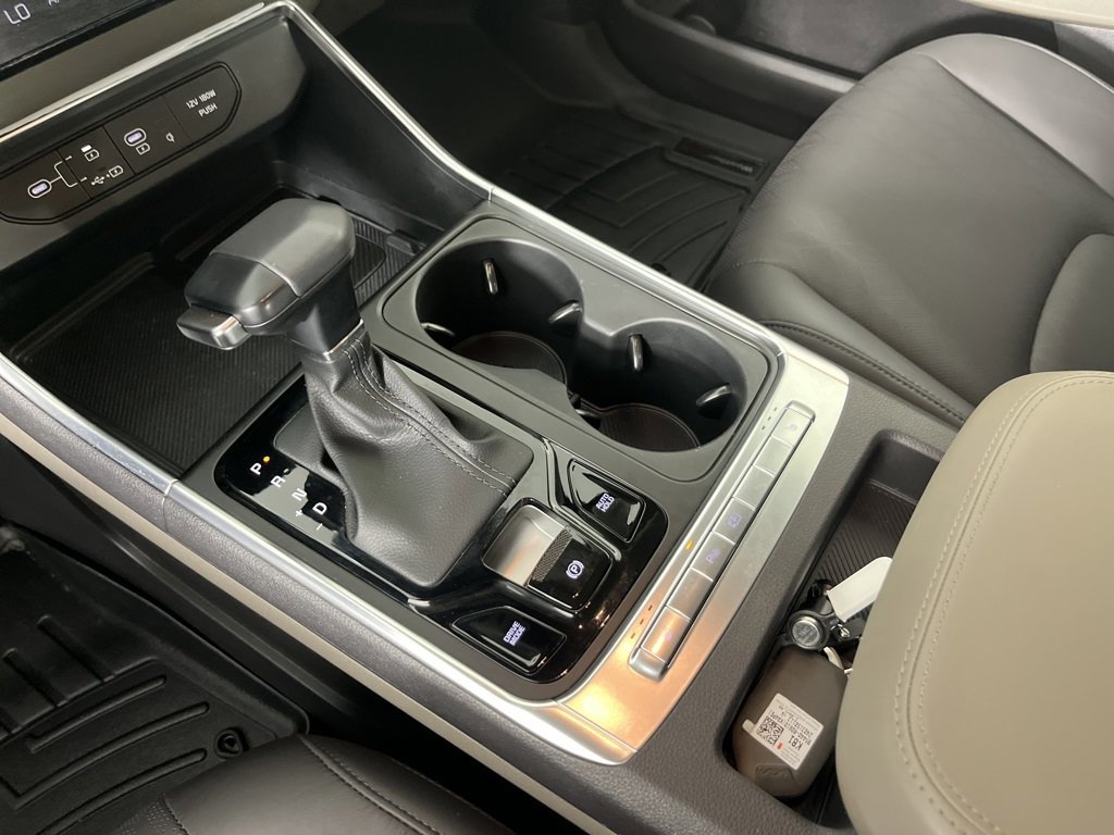 Used 2025 Kia Carnival EX image 21