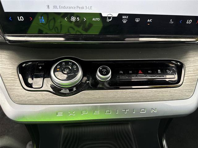 Certified 2025 Ford Expedition Platinum AWD/4WD image 12