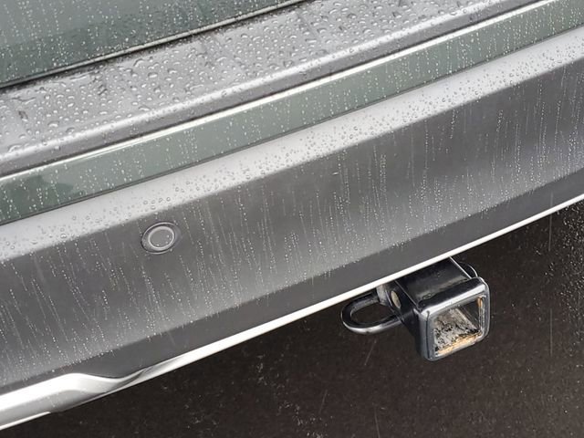 Certified 2022 Ford Explorer XLT w/ Equipment Group 202A image 9