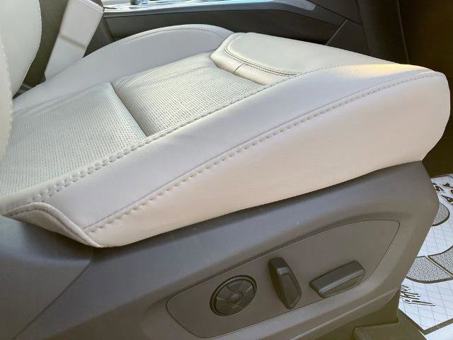 Certified 2023 Ford Explorer Platinum w/ Premium Technology Package AWD/4WD image 24