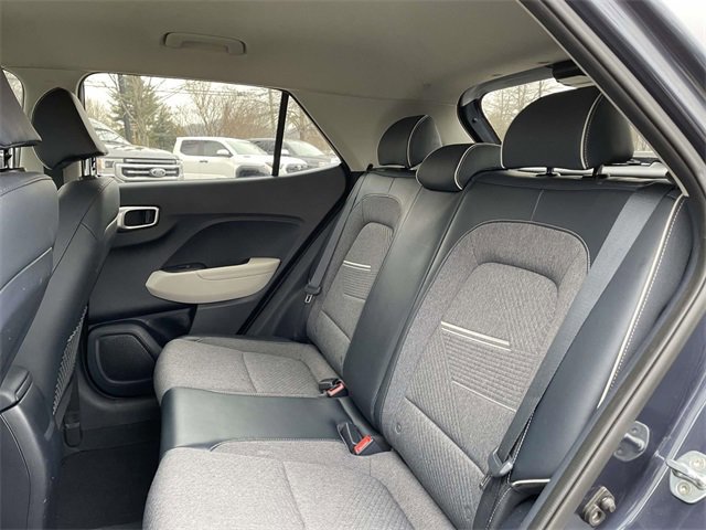 Used 2022 Hyundai Venue Limited image 15