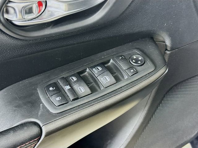 Used 2020 Jeep Cherokee Trailhawk w/ Technology Group image 17