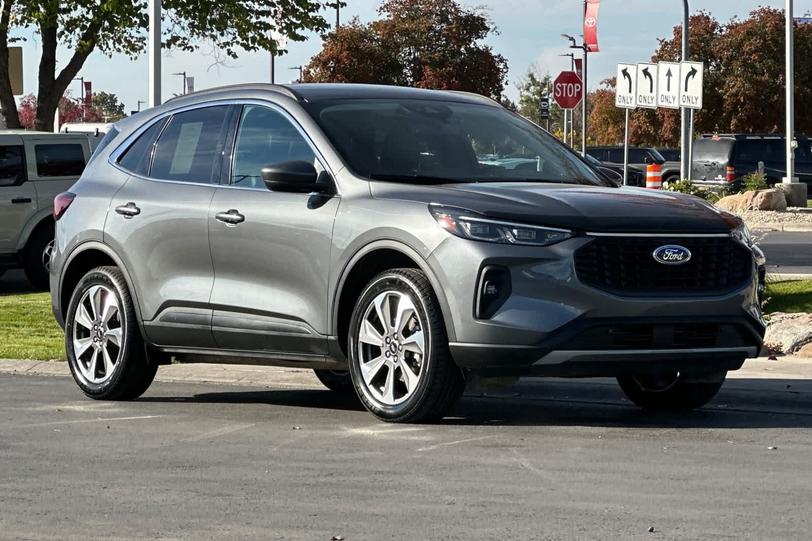 Certified 2025 Ford Escape Platinum AWD/4WD image 9