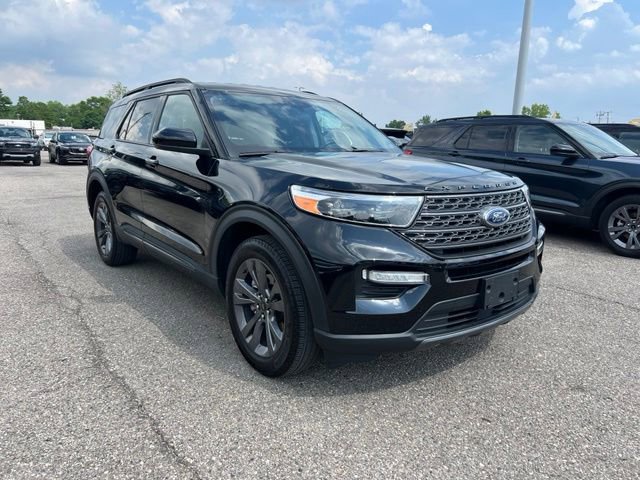 Certified 2023 Ford Explorer XLT w/ Equipment Group 202A AWD/4WD image 3