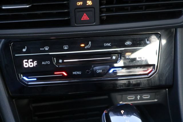 Used 2025 Volkswagen Jetta SE image 29