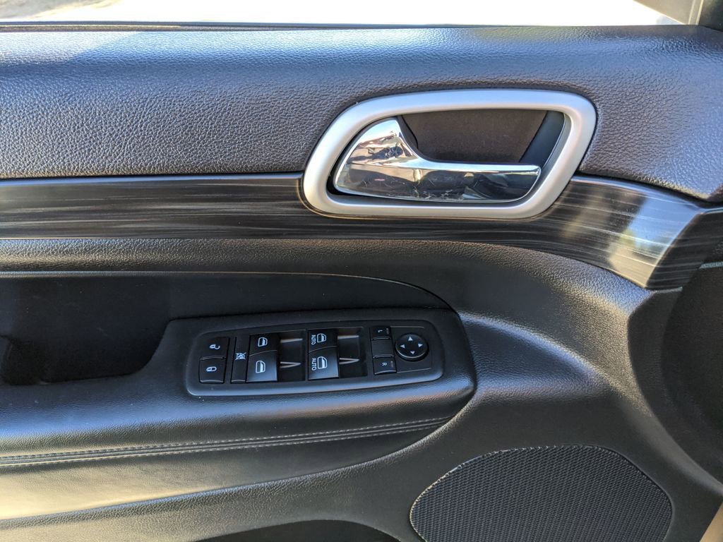 Used 2020 Jeep Grand Cherokee Altitude image 16