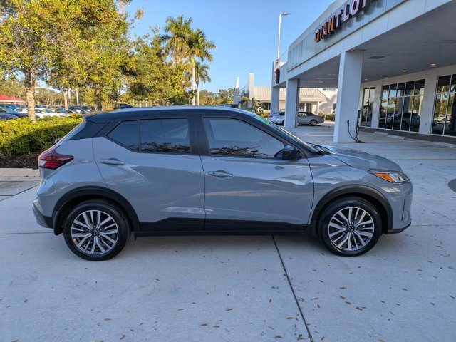 Used 2024 Nissan Kicks SV image 3