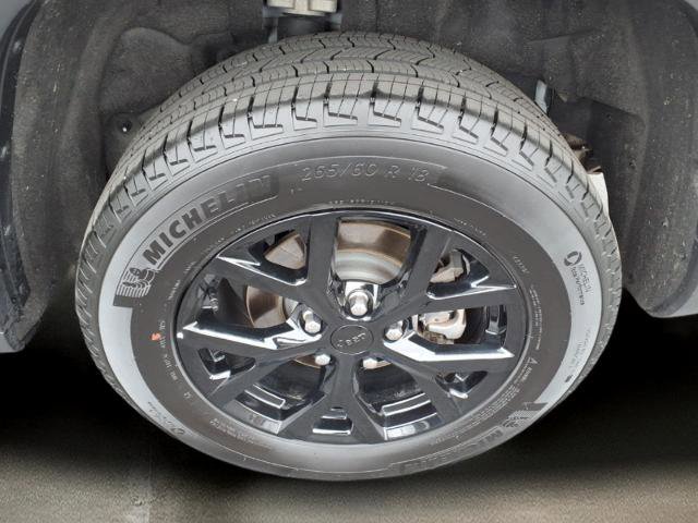 Used 2025 Jeep Grand Cherokee Altitude AWD/4WD image 23