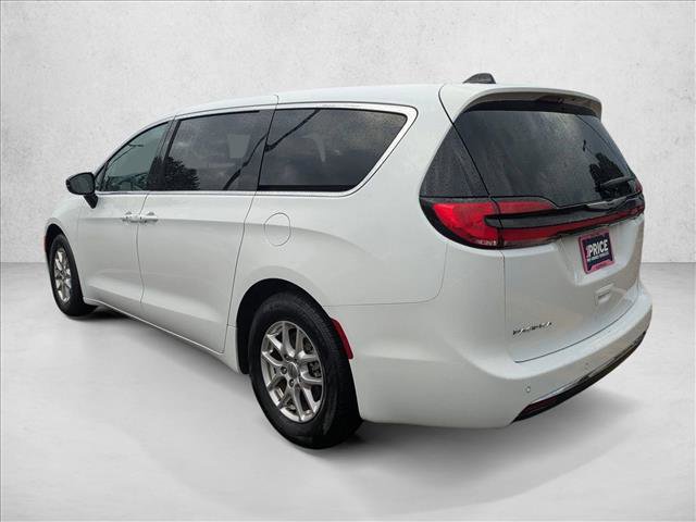 Used 2024 Chrysler Pacifica Touring-L FWD image 8