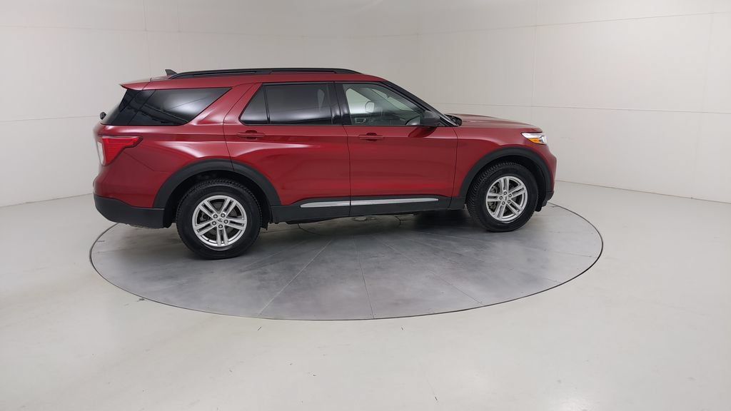 Certified 2022 Ford Explorer XLT w/ Equipment Group 202A AWD/4WD image 13