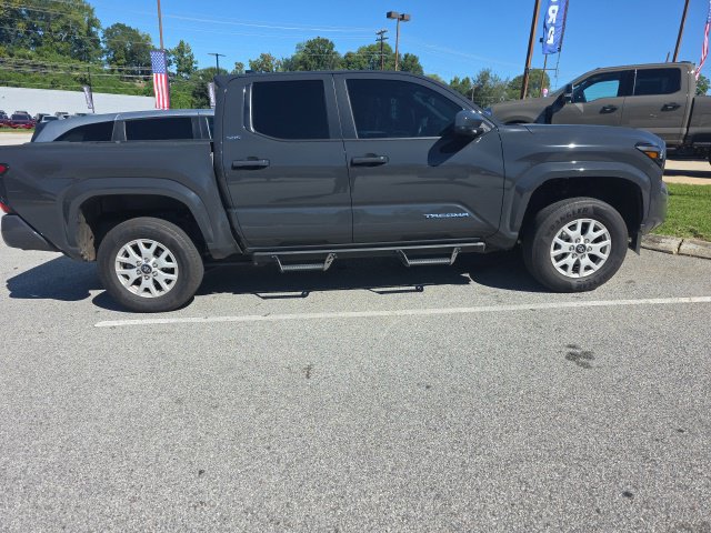 Used 2026 Toyota Tacoma SR5 AWD/4WD image 4